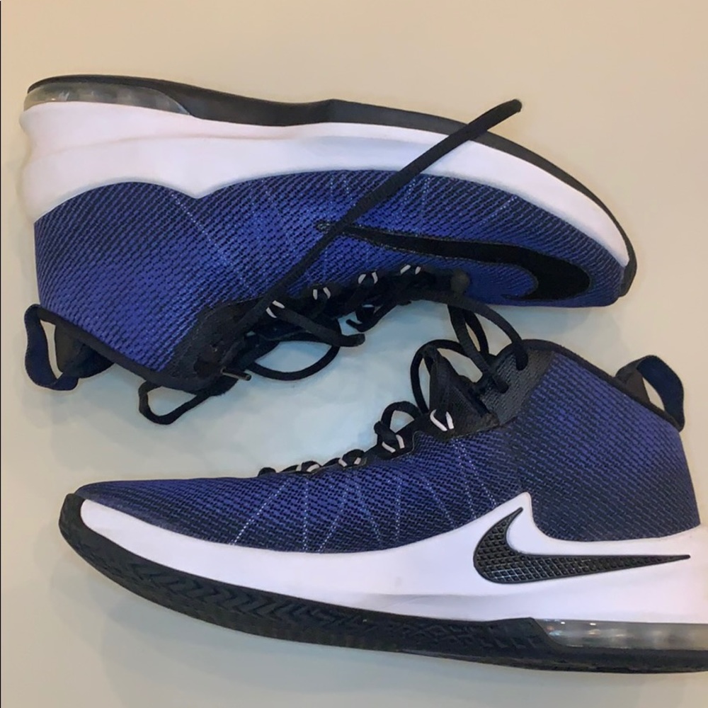 Nike AirMax basketball shoes size 9.5